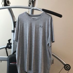 Under Armour heat gear v neck tee